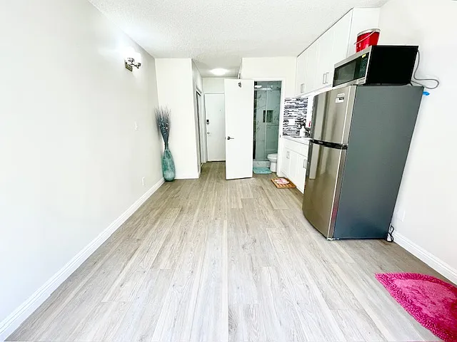 Wilshire Occidental Apts — Photo 35