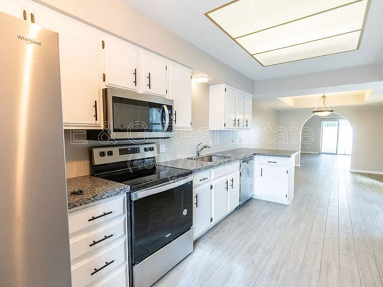 2908 E Avenida Olivos — Photo 9