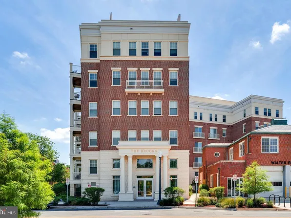 6803 Cameron Dr NW #514, Washington, DC 20016