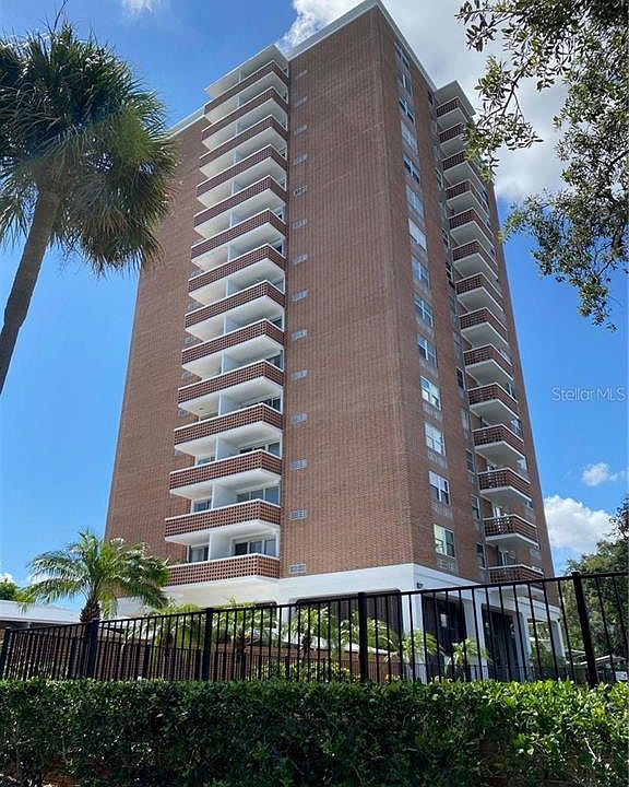 1st image of 4015 Bayshore Blvd APT 4D
