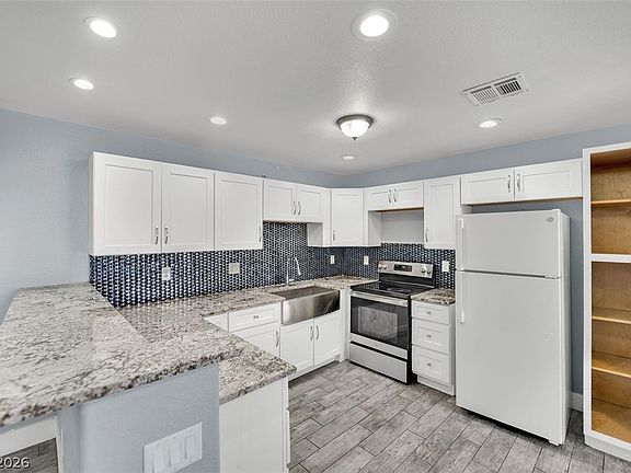 4th image of 4300 N Lamont St APT 278