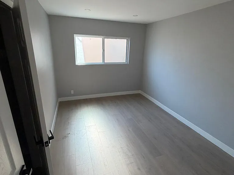 15252 Gresham St #3 — Photo 5
