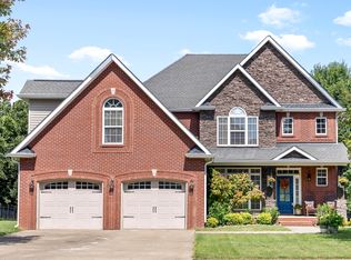 1002 Willow Cir, Clarksville, TN 37043