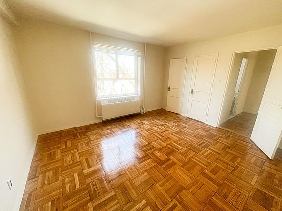 3rd image of 194-01 64th Cir Floor 3