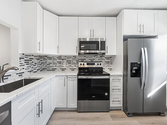 3rd image of 2800 SW 22nd Avenue #1060