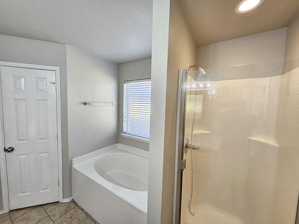 1st image of 4506 Fox Meadows Ln