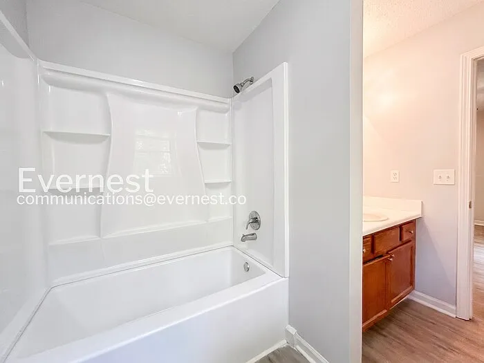 229 Hampton Dr — Photo 10