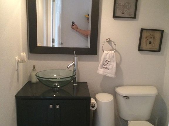 1/2 Bathroom
