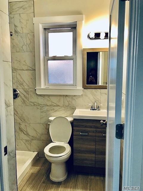 2nd image of 917 College Pl