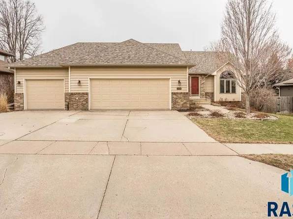 1009 N Breckenridge Cir, Sioux Falls, SD 57110