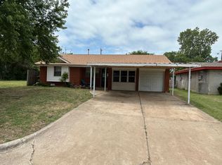 1101 N Norman Ave, Moore, OK 73160