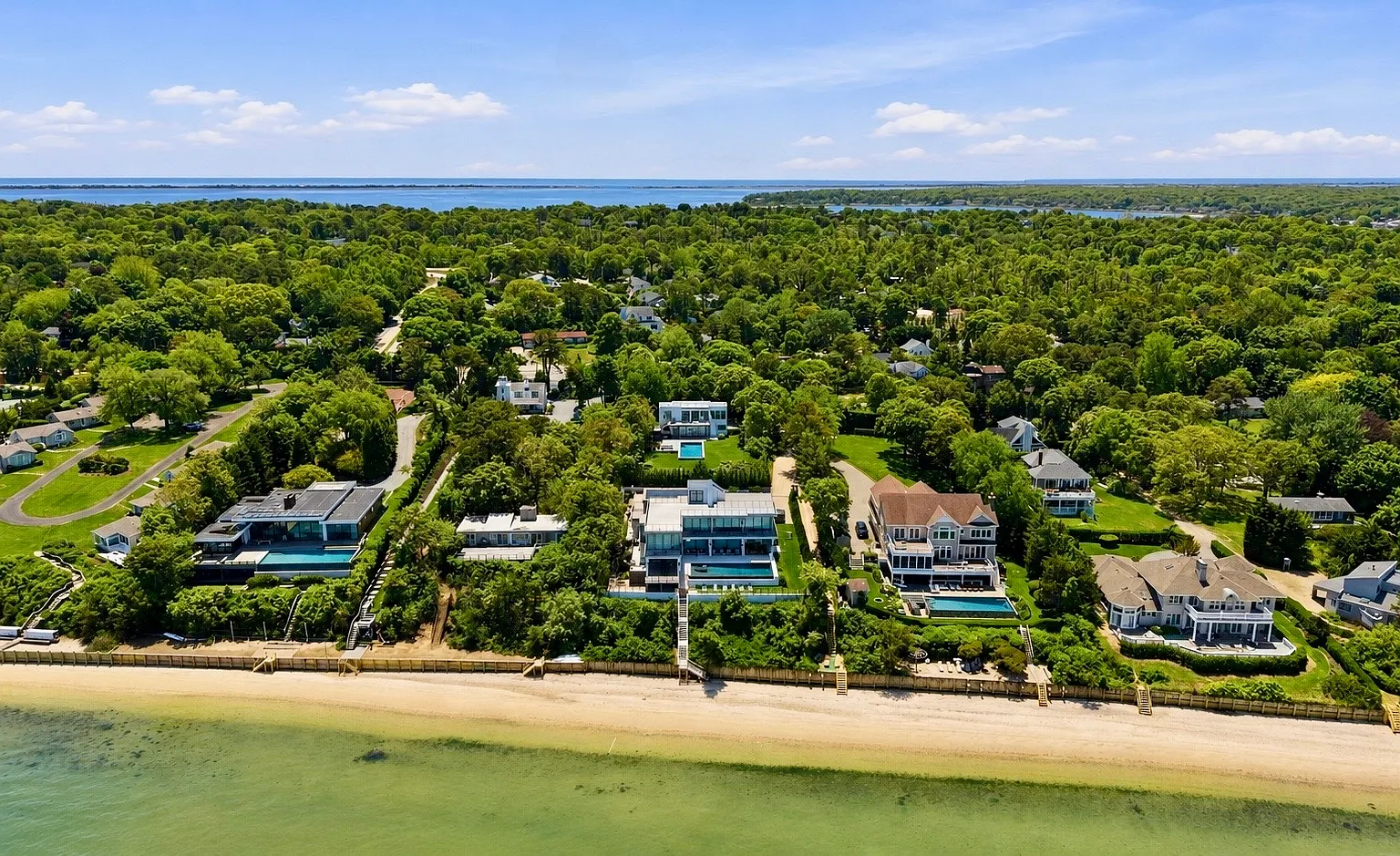 Hamptons Waterfront Escape on Peconic Bay — Photo 2