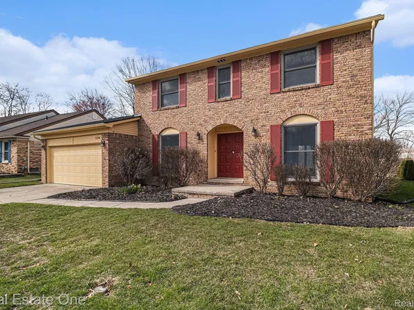 5388 Orchard Crest Dr, Troy, MI 48085