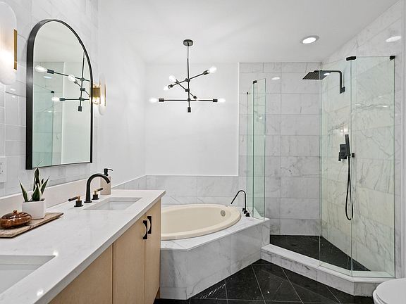 3rd image of 403 S Sapodilla Ave #Penthouse 2-6