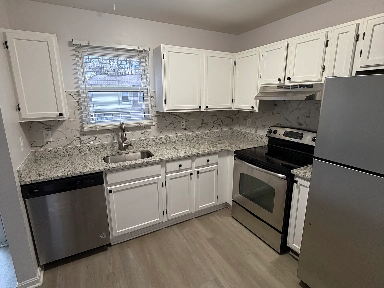 1203 Castlehaven Ct — Photo 2