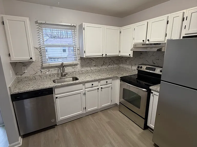 1203 Castlehaven Ct — Photo 2