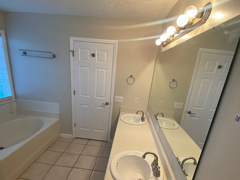 1047 Gatesville Dr — Photo 26