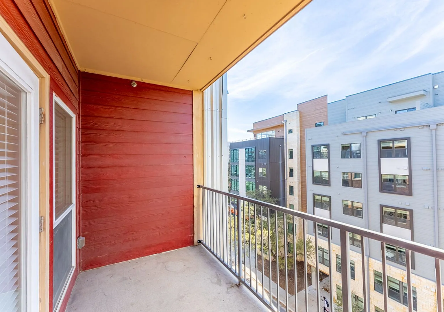 Spacious High-End 3b/2ba Condo with Stunning Balcony Views & Rooftop Pool! Blocks from UT! — Photo 1