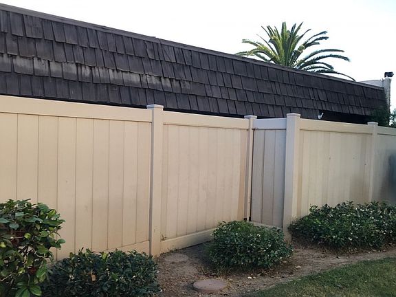 3rd image of 3800 Stockdale Hwy APT 19