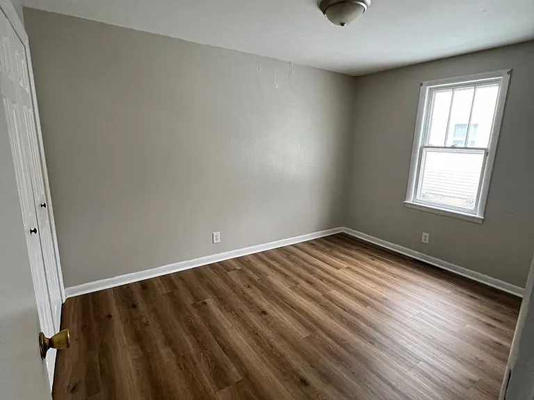 2408 N Hollywood Ave — Photo 4