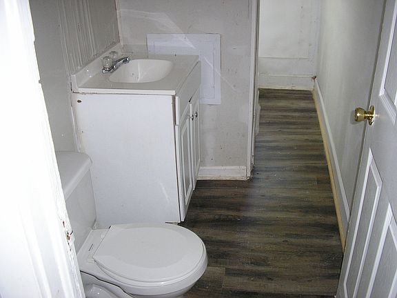 5th image of 630 Woodford Ave #2