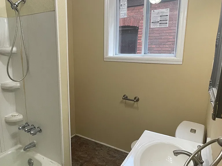 1250 Blackadore Ave — Photo 20
