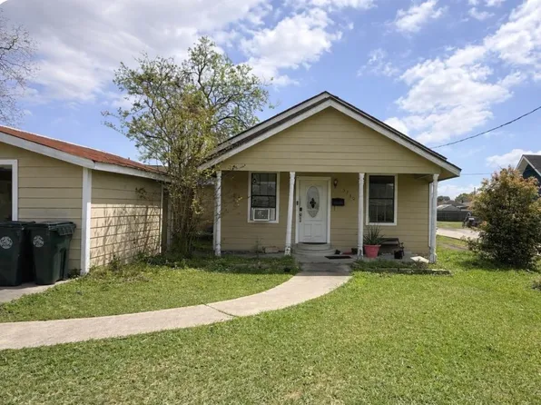 5730 Monroe St, Groves, TX 77619