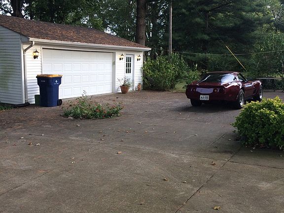 Detached 2 car garage