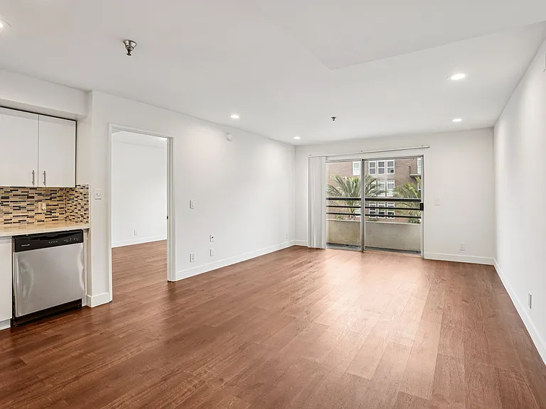 165 N Hoover St — Photo 13