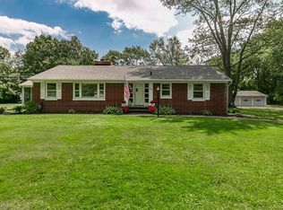 8964 Mountain View Dr, Mentor, OH 44060