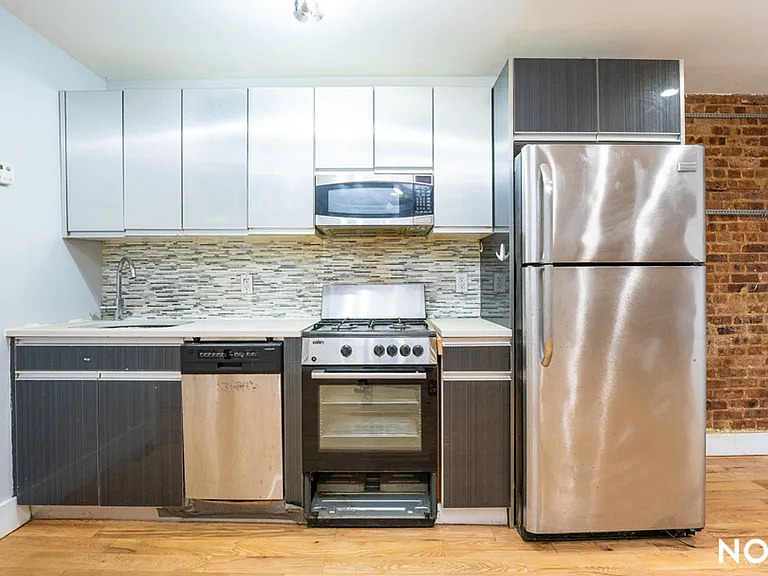 375 Vernon Ave #1 — Photo 3