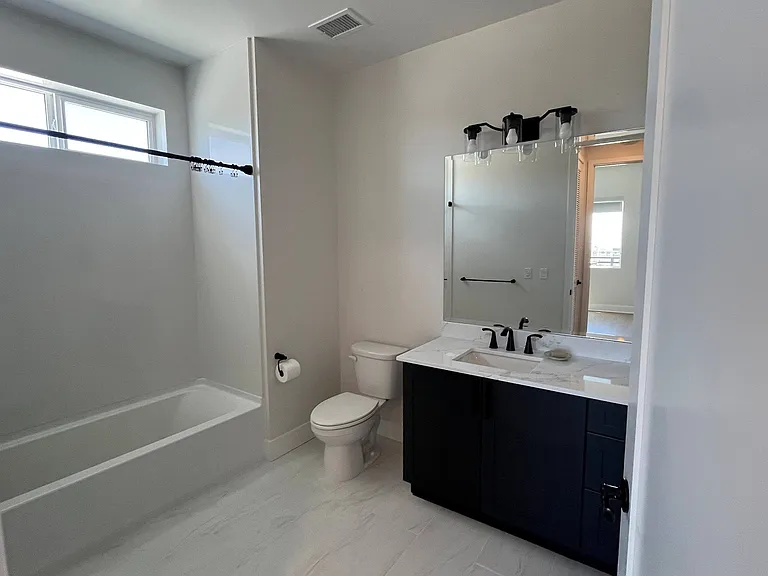 401 W Grand Ave #401 — Photo 13