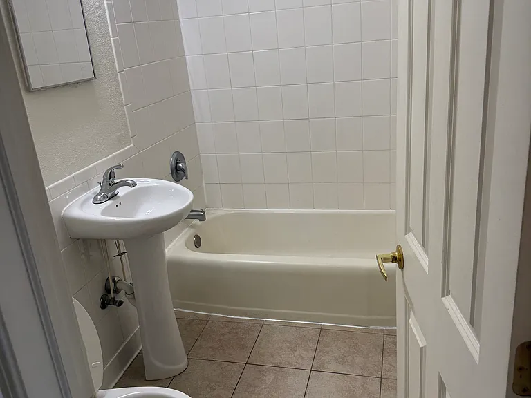 1515 N Farwell Ave — Photo 7