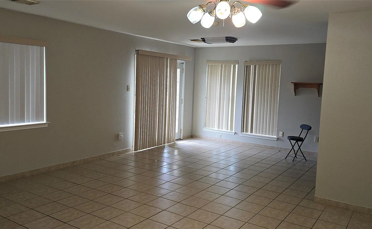 3 bed, 2.0 bath, 1590 sqft, $2,300 — Photo 3