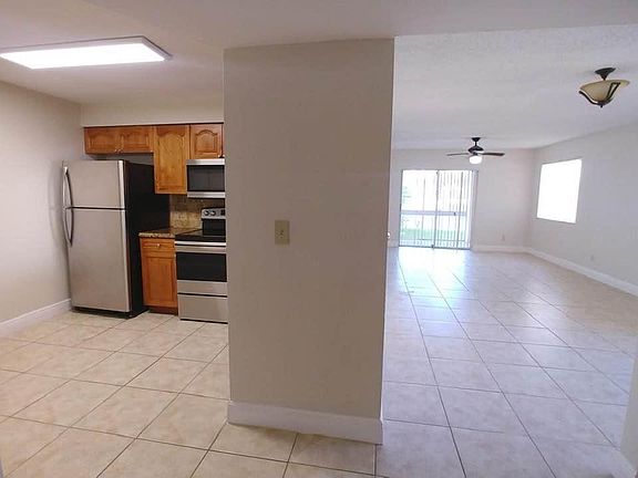 4th image of 705 NW 91st Ter #705