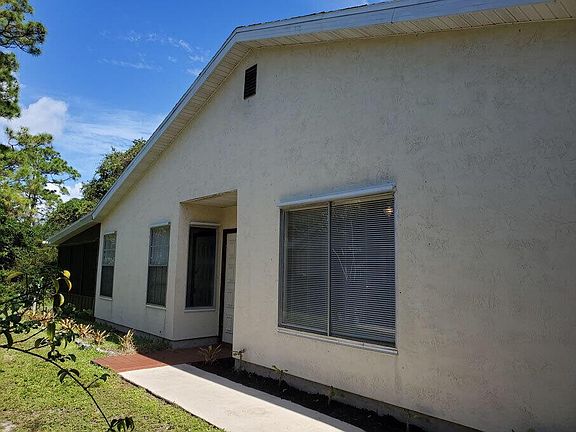 4th image of 1358 SE Rivergreen Cir