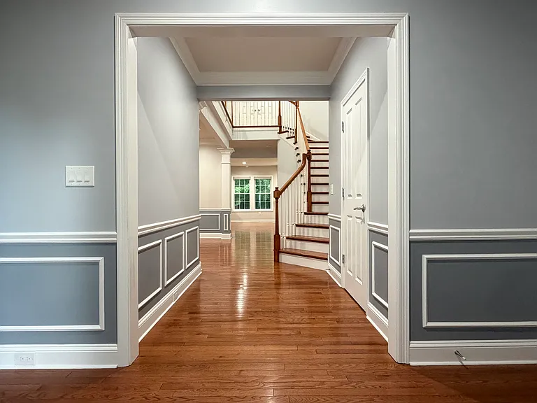 281 Sterling Dr — Photo 2