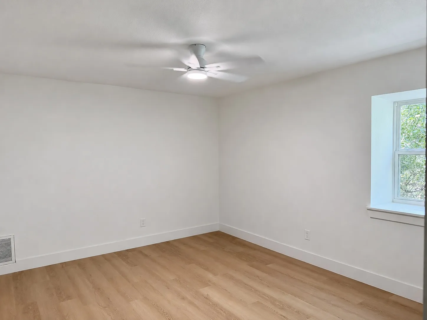 1 bed, 1.5 bath, 1000 sqft, $1,350 — Photo 4
