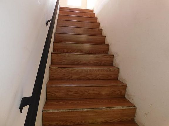 STAIRS TO LIVING AREA