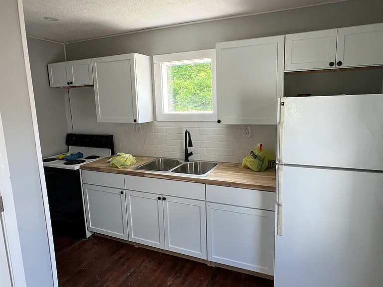 132 S Park Ave — Photo 1