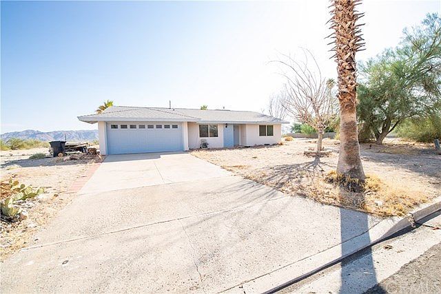 1st image of 43641 Tamarisk Dr