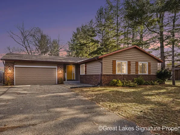 7528 Pinegrove Dr, Jenison, MI 49428