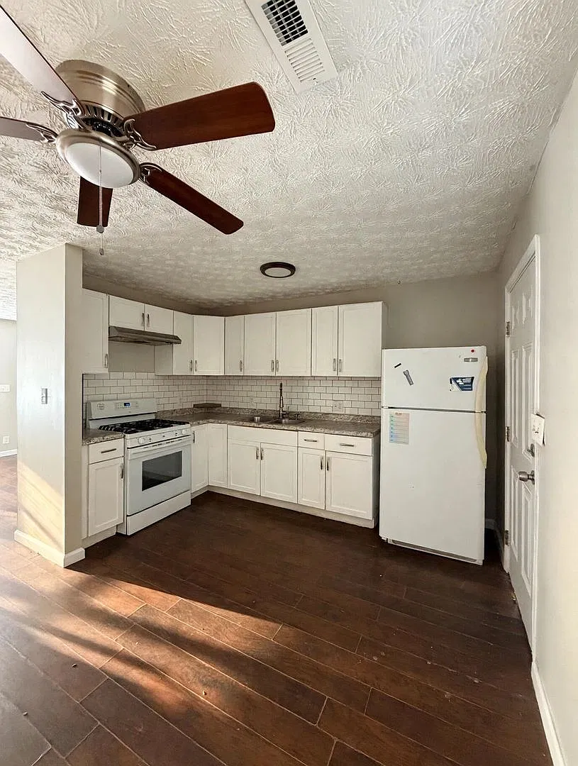 3 bed 1 bath home for rent! — Photo 2