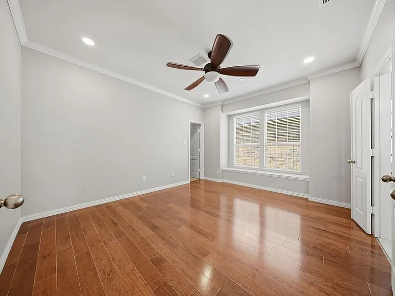 2140 Walnut Square Dr — Photo 6