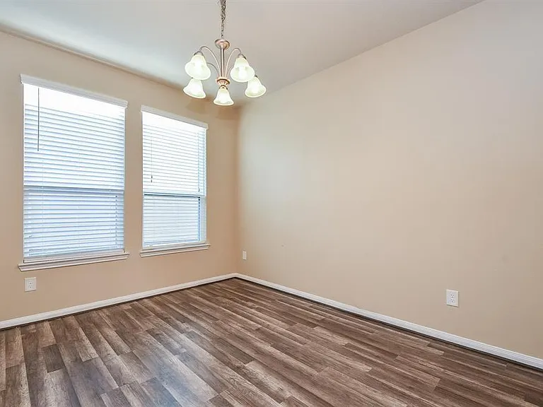 19311 Vermillion Ct — Photo 6