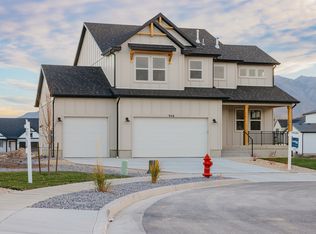 5233 S Paramount Dr, Riverdale, UT 84405