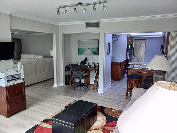 4th image of 845 Collier Ct APT 302
