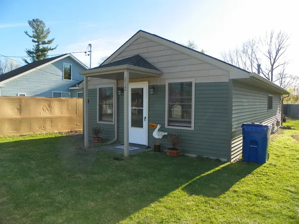 212 Oliver Dr, Houghton Lake, MI 48629