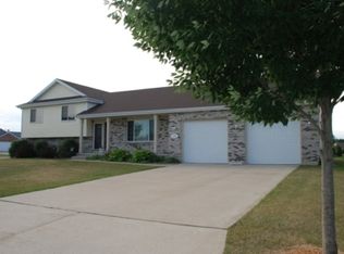 1352 Circle Dr, Sun Prairie, WI 53590