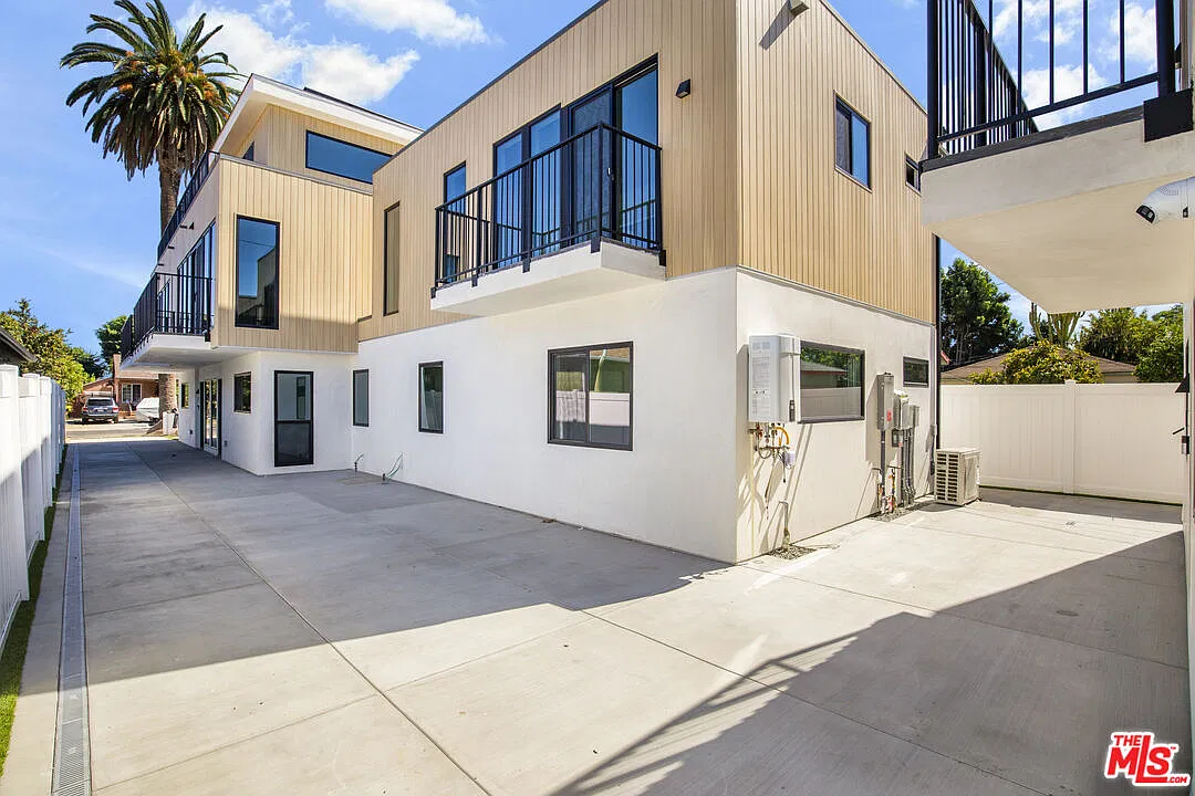 2 bed, 1000 sqft, $3,950 — Photo 1